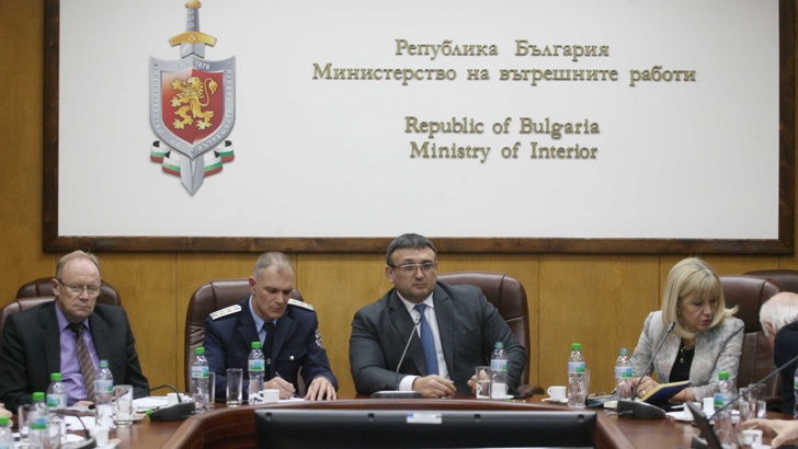 Маринов: Нарушения на водачи на ТИР-ове създадоха проблемни участъци на