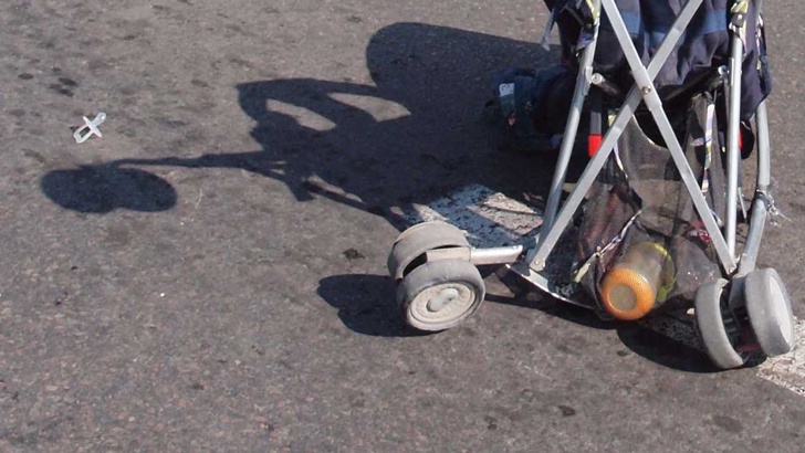Автобус прегази майка с количка в Пловдив жената и детето