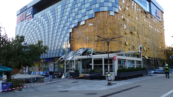 През 2014 години на сградата бе сложена новата фасада с обшивката от метални пана