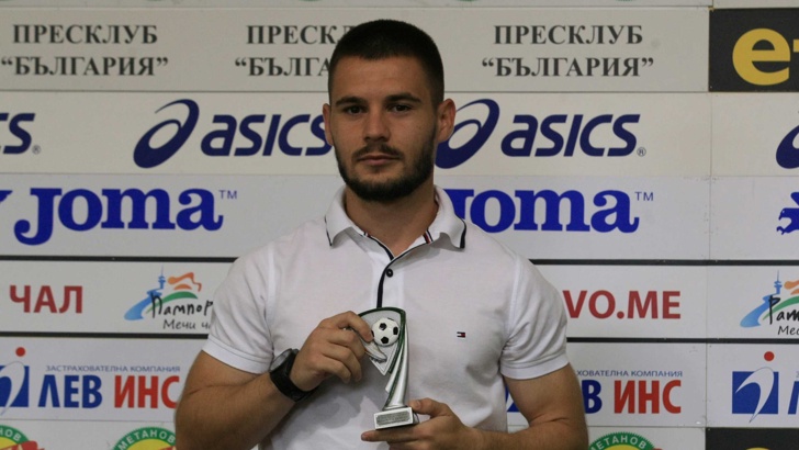 Полузащитникът на ЦСКА-София Кристиян Малинов бе награден за играч номер