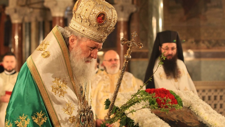 Патриарх Неофит: Да бъдат честити всички, които празнуват на Цветница