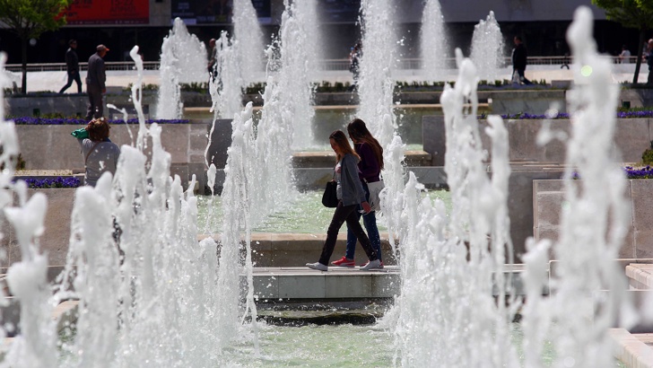 Започва поетапното пускане на фонтаните на територията на София От