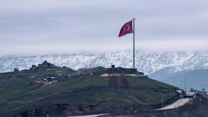 Турция засилва военното присъствие по границите със СирияТурция увеличава военното