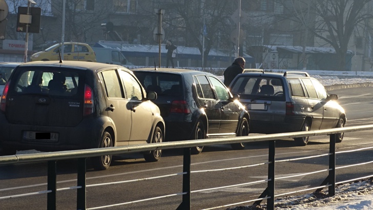 Три автомобила се удариха в Благоевград леко пострада пътникТри автомобила