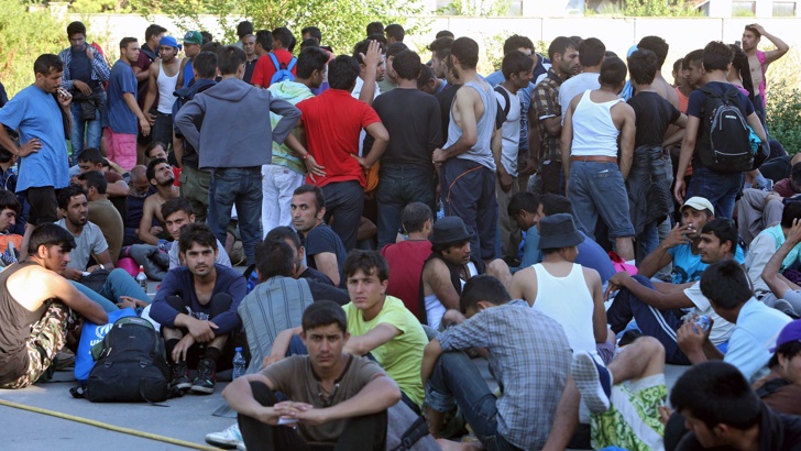Около 50 000 мигранти чакат на Балканите което изисква действия