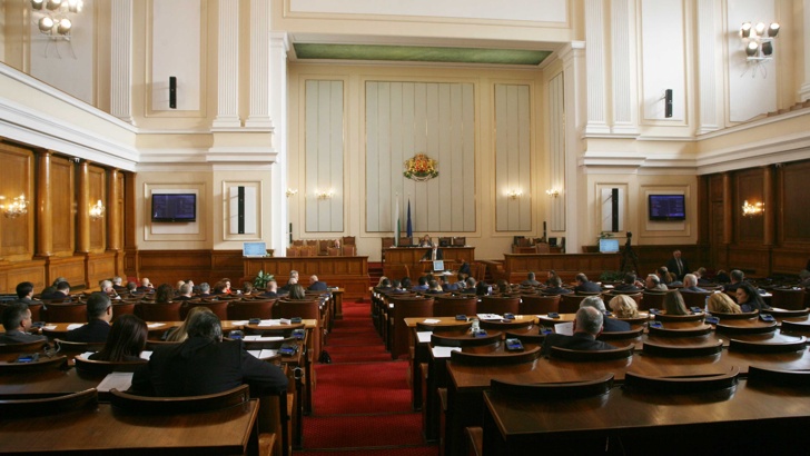 Законът за личната помощ получи подкрепа на първо четене Депутатите