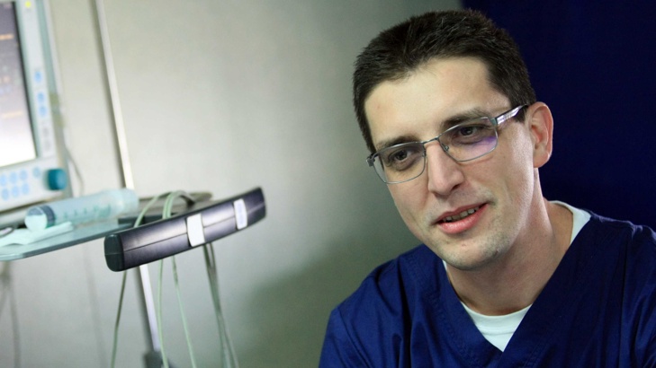д-р Александър Кацаров, главен асистент в Клиника „Гастроентерология” към ВМА-София