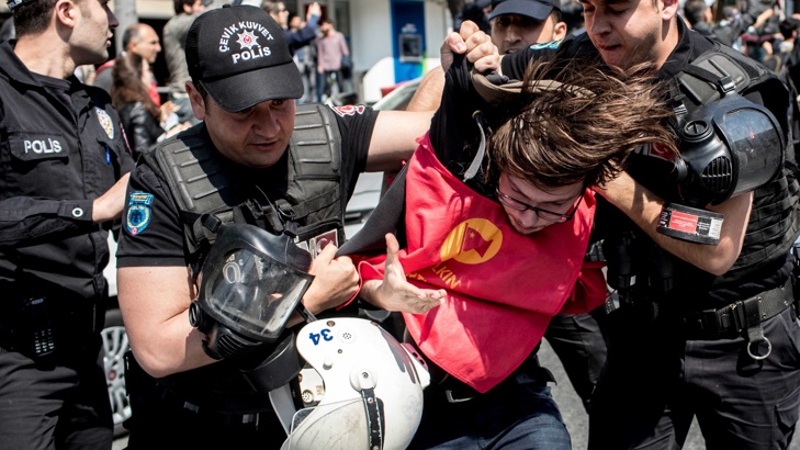 Проверка за сигурност: турското оръжие срещу несъгласнитеПреди да бъдат наети