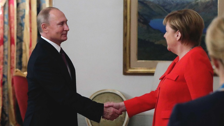 Путин и Меркел се обявиха за деескалация в Черно мореРуският