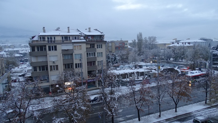 Мразовит студ сковава БългарияЖълт код за опасно време с ниски
