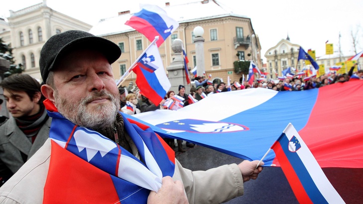 Предсрочни парламентарни избори ще се проведат в Словения. Около 1,7