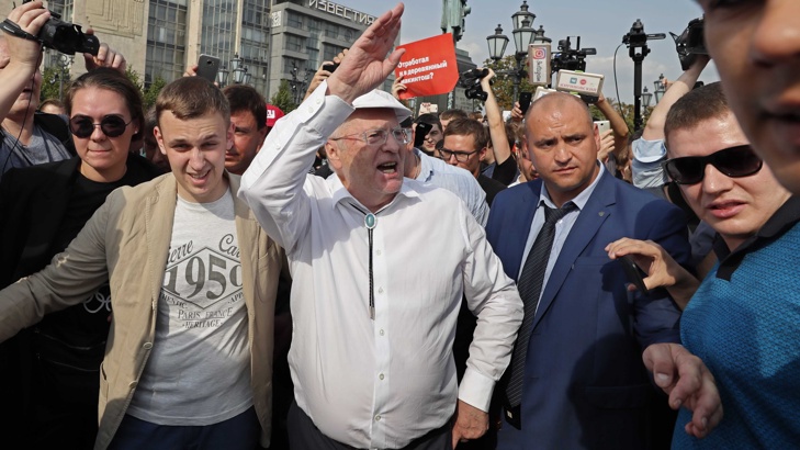 Жириновски се сби с украинец на митинг в МоскваЛидерът на