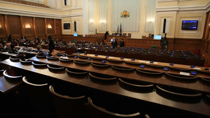 Парламентарната група на БСП за България напусна пленарната зала в