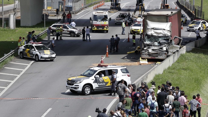 Известен бразилски ТВ водещ загина при катстрофа с хеликоптерРикардо Боеша