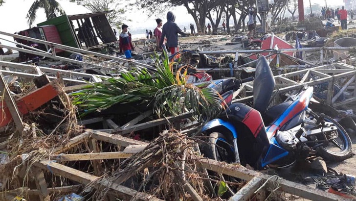 Жертвите на труса и цунамито в Индонезия са близо 384