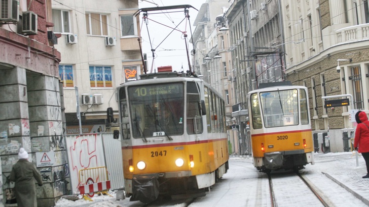 Камери следят движението на трамваите по Графа Служители на Столична община