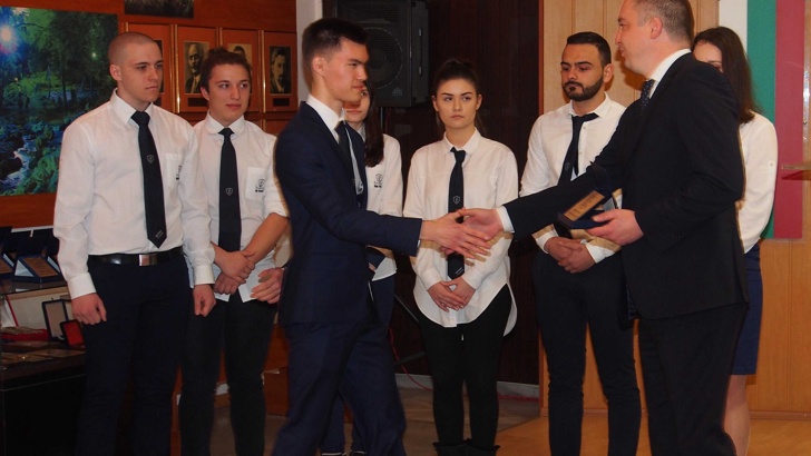 В Община Варна се състоя награждаване на учениците спечелили награда