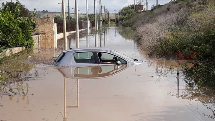 10 нови жертви на бурите в Сицилия10 души станаха жертва