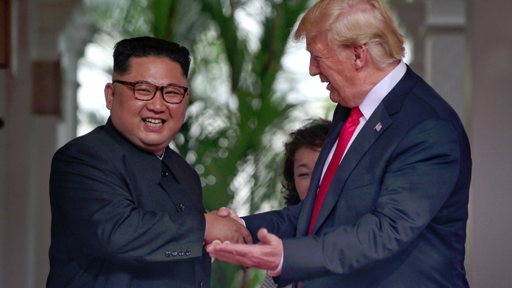 Историческото ръкостискане между американския президент Доналд Тръмп и севернокорейския лидер