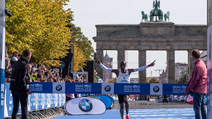 Световният рекорд в маратона падна в БерлинСветовният рекорд при мъжете