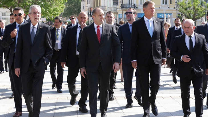 Президентите на България Австрия и Румъния ще обсъдят във Виена