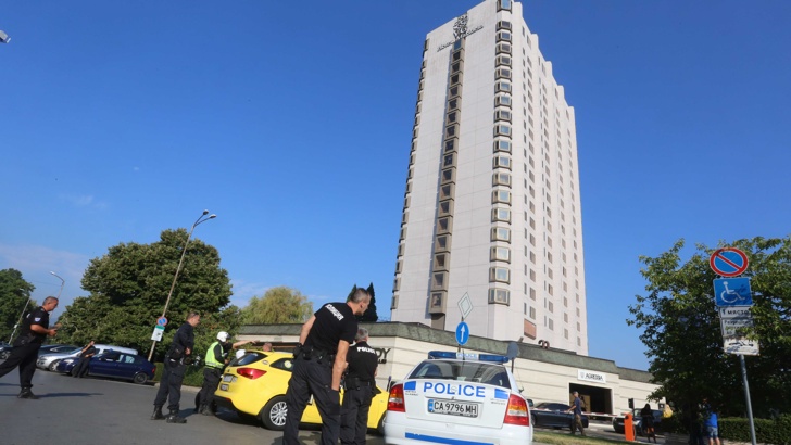Спецпрокуратурата влезе в хотелите на Ветко Арабаджиев Полицаи и спецпрокурори