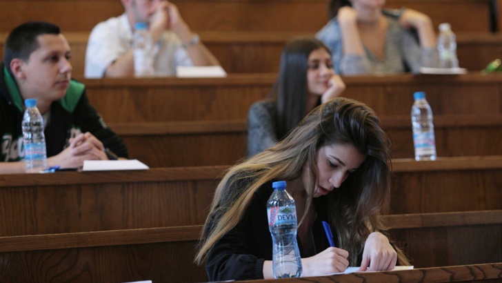 С изпит по история на България продължава първата кандидатстудентска сесия