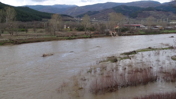 Река Струма в участъка между Благоевград и Симитли повишава нивото