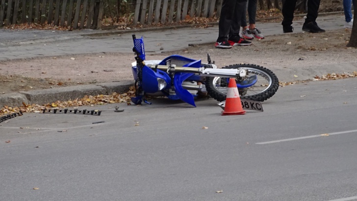 Лек автомобил засече моторист в Благоевград пострадалият е в болница28 годишен