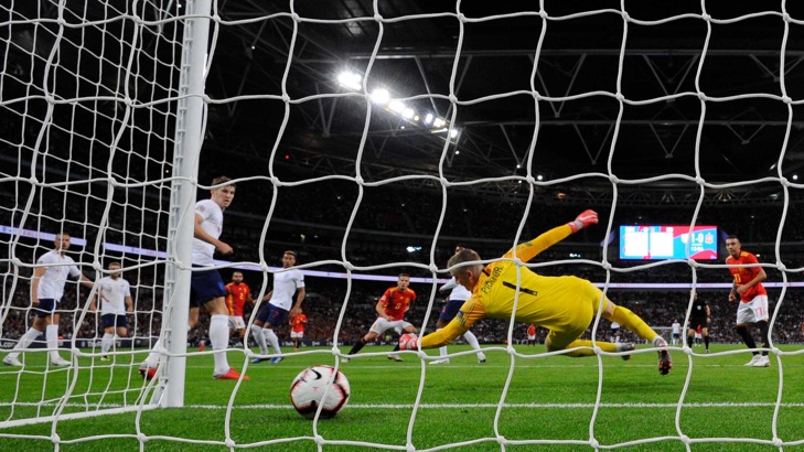 Англия загуби първи мач на 34 Уембли 34 от 2007 г Испания се