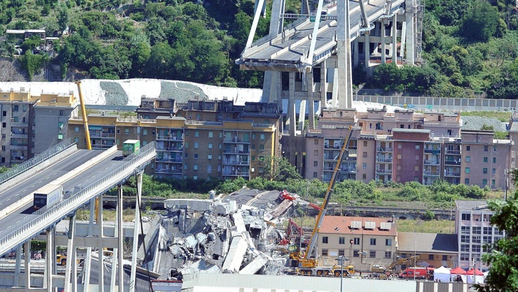 39 жертви и извънредно положение в Генуа след срутването на