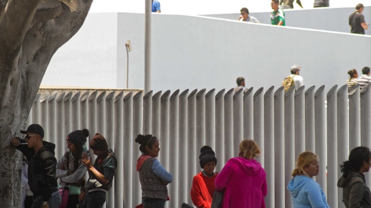 Започна изграждането на стената по границата между САЩ и МексикоСАЩ
