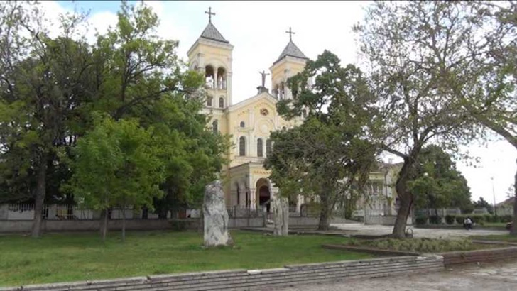 Град Раковски в очакване на папа ФранцискНад 50 000 българи