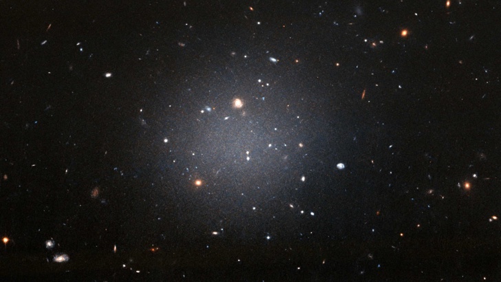 Новите снимки с телескопа 34 Хъбъл 34 показват че частиците на тъмната