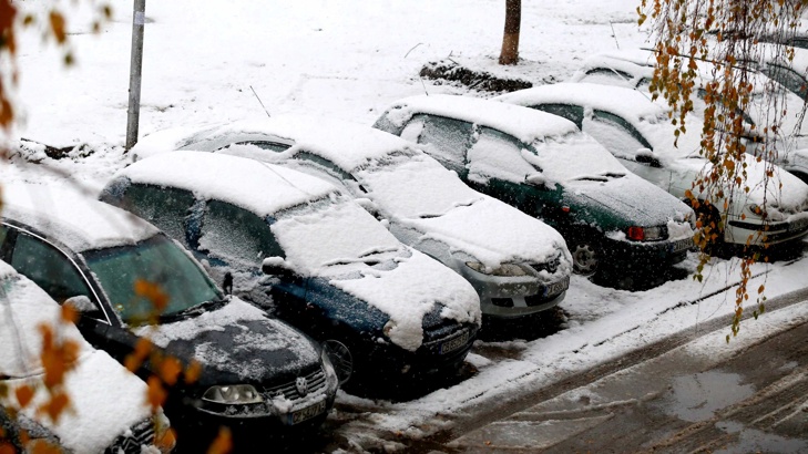 Студ сняг и предупреждения за опасно времеСтуд обхваща цялата страна