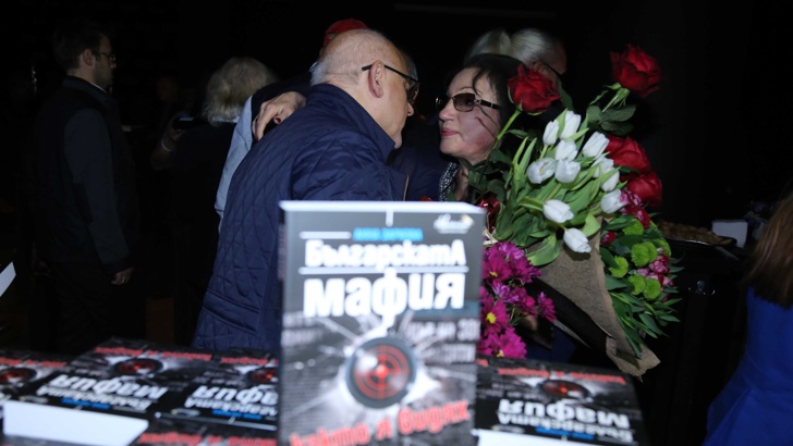 Анна Заркова подрежда в пъзел Българската мафия, както я видях“Българският