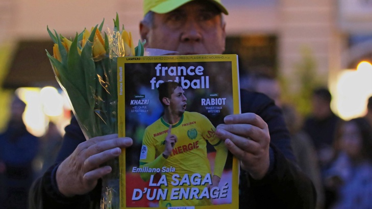 Изчезването на Емилиано Сала футболният свят пита кой ще плати