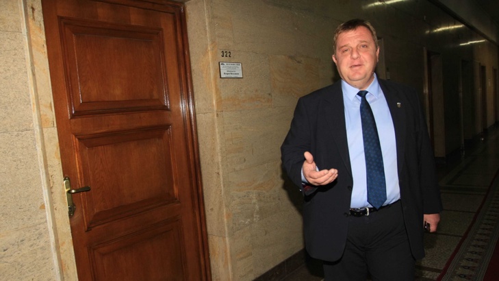 Катя Матева ВМРО и Каракачанов се издържат от продажбата на