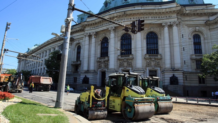 Изключително тежък е трафикът в централната градска част заради ремонтите по улици и булеварди