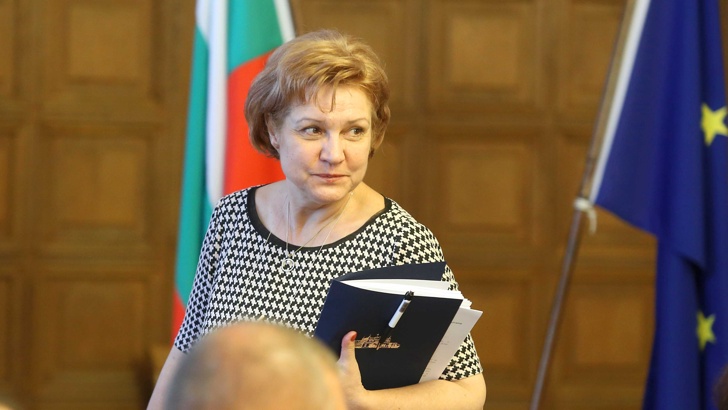 Менда Стоянова: Ще има фалити на застрахователи, ако не поскъпне