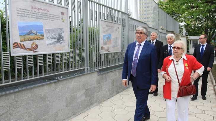 Изложба Градовете герои на СССР беше открита пред посолството на Русия