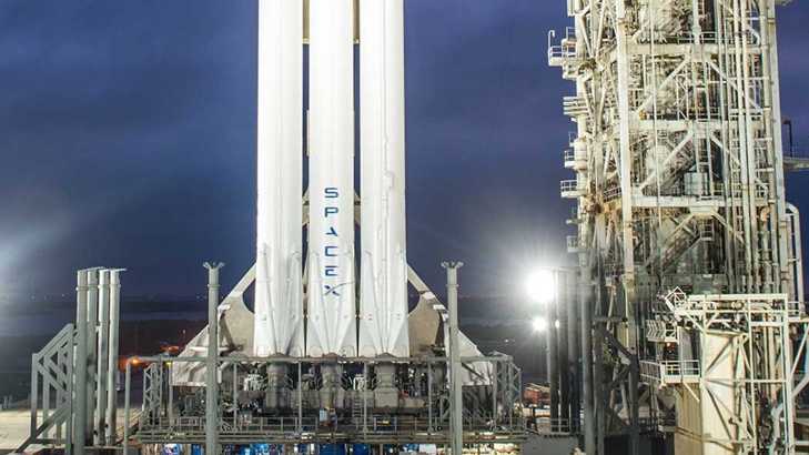 Американската компания "Спейс екс" (SpaceX ) отложи с един ден