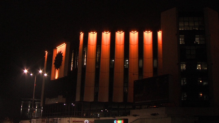 Емблематични сгради светнаха в оранжево срещу насилието над жениНационалният дворец