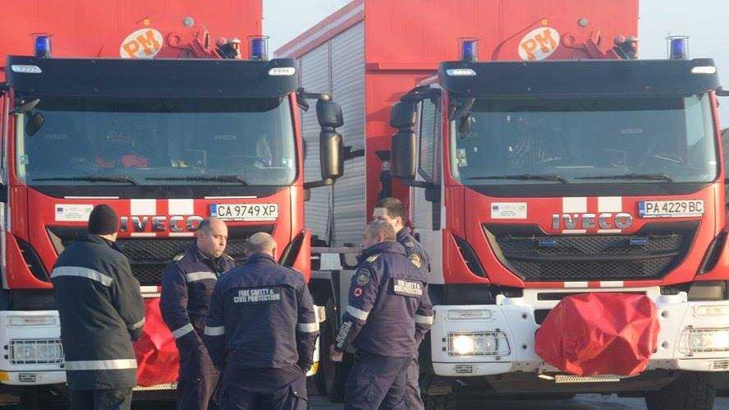 Пожар гори на Околовръстното шосе на СофияПожар гори в търговски