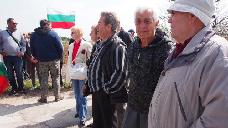 Жителите на село Климентово Варненско блокираха за кратко пътя Варна