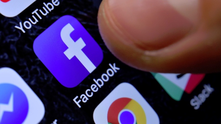 Акциите на Фейсбук спаднаха със 7% за часАкциите на Фейсбук