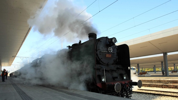 Атракционни влакове по повод 130 години БДЖAтракционен влак тръгна от