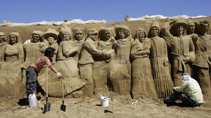 Фестивал на пясъчните фигури в Кий УестТворци, работещи с пясък,