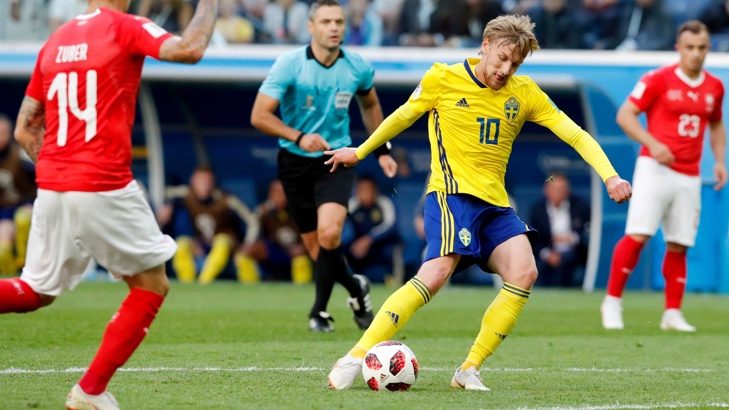 Емил Форсбеег отбеляза победния гол за Швеция в 66-та минута.