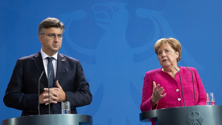 Меркел Хърватската полиция може да вкара страната в ШенгенГерманският канцлер